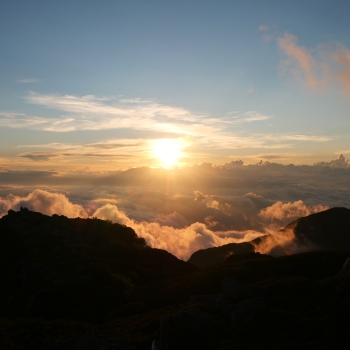 前岳から望む夕日